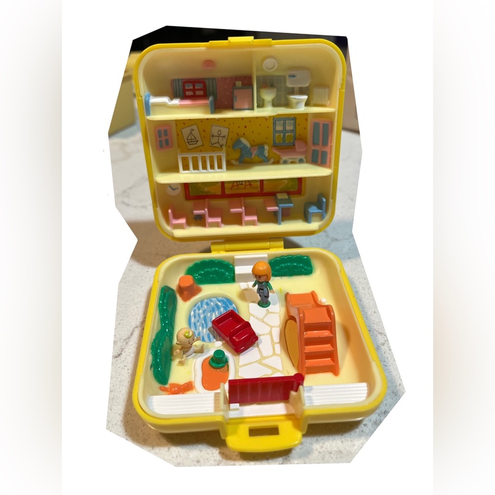 Vintage Polly Pocket Midge's Play School c1989 Bluebird Yellow Square COMPLETE - Picture 1 of 6